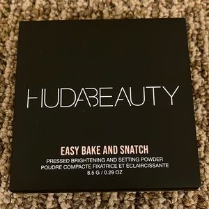 Huda Beauty Easy Bake and Snatch pressed powder